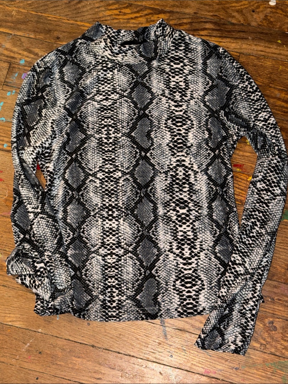 SHEIN Black and White Snakeskin Print Long Sleeve Top